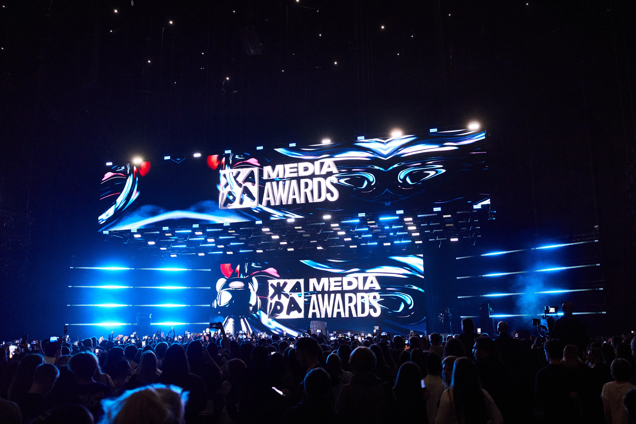 Общий план мультимедийной сцены Media Awards